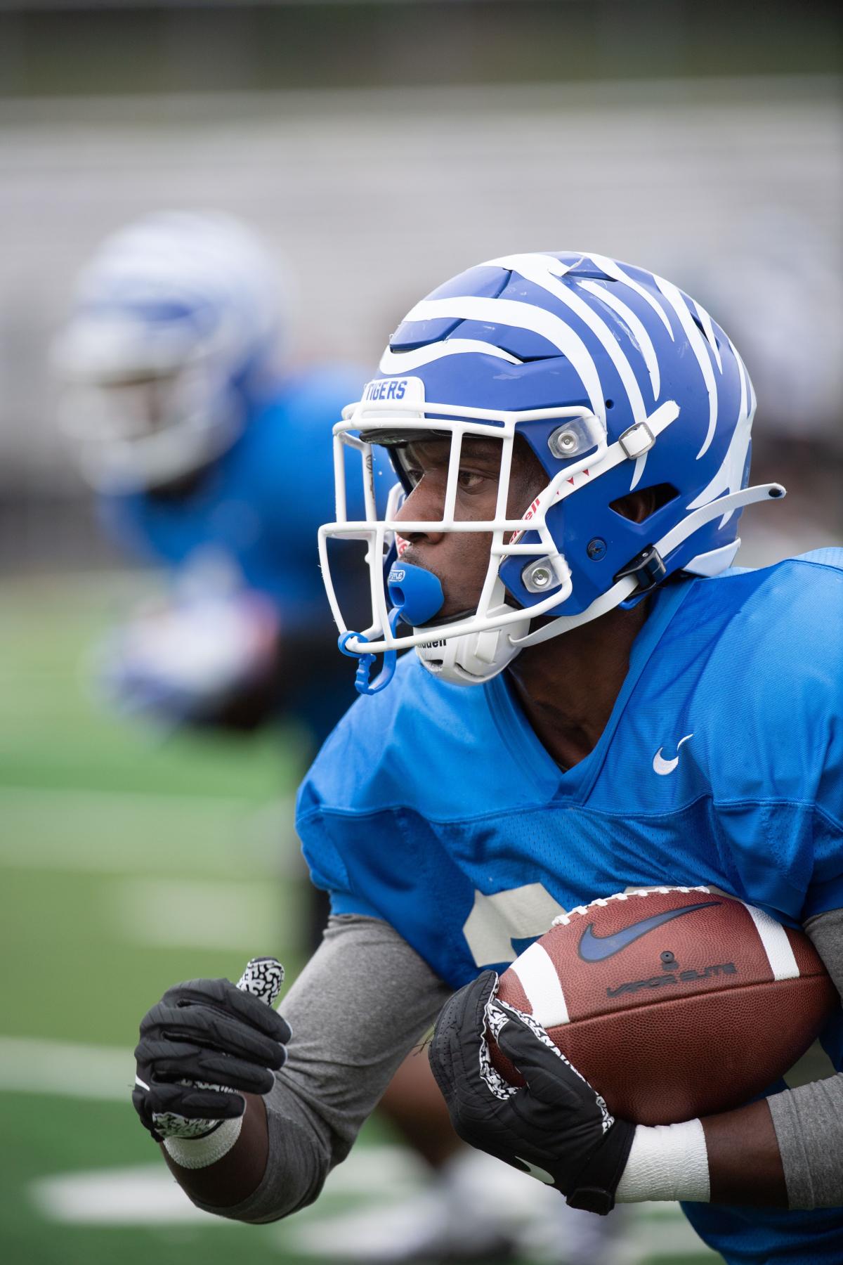 Memphis football spring scrimmage Quarterback competition, Barry