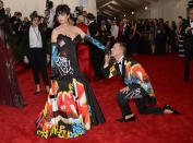 <p>La Gala del Met (para bien o para mal) siempre nos sorprende. Seguro que te acuerdas de cuando Katy Perry combinó su estilismo con el traje del diseñador de Moschino. (Foto: Gtres). </p>