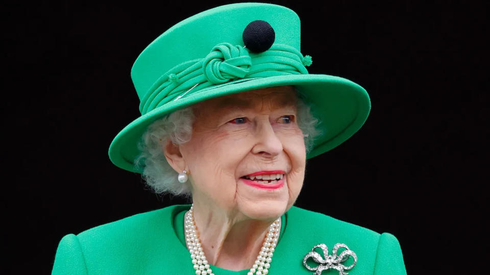 Queen Elizabeth II stands on the balcony of Buckingham Palace following the Platinum Pageant