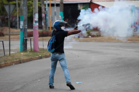 A demonstrator fires a homemade mortar towards riot police during a protest over a controversial reform to the pension plans of the Nicaraguan Social Security Institute (INSS) in Managua, Nicaragua April 20, 2018. REUTERS/Oswaldo Rivas