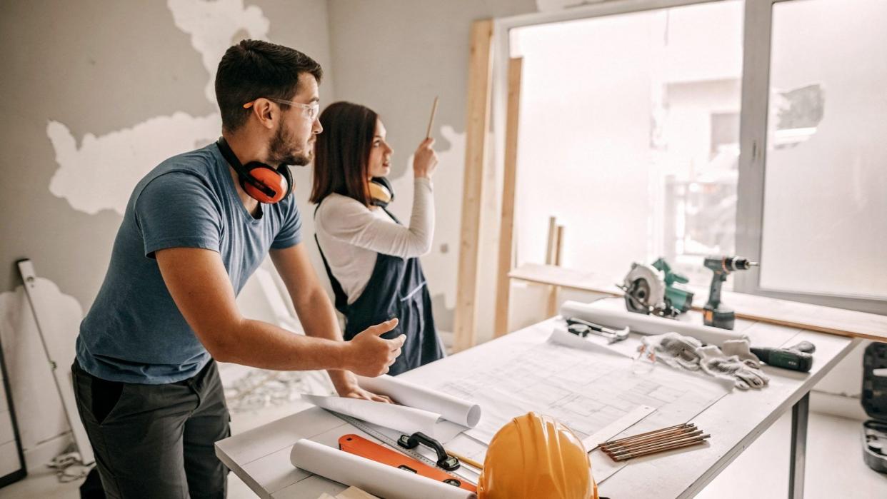 Two architects renovating an apartment.