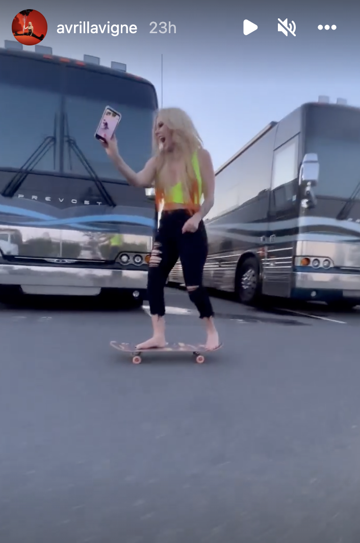 Avril Lavigne took a quick break from rocking out to show off her skateboarding skills.