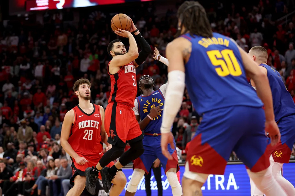 火箭第四節逆轉勝金塊。（NBA Photo by Tim Warner/Getty Images）