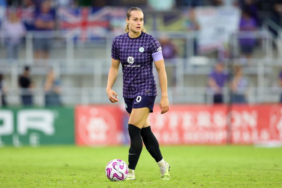 Racing Louisville FC midfielder Jaelin Howell (6) controls the ball in the second half against the Kansas City Current on May 17, 2023 at Lynn Family Stadium.