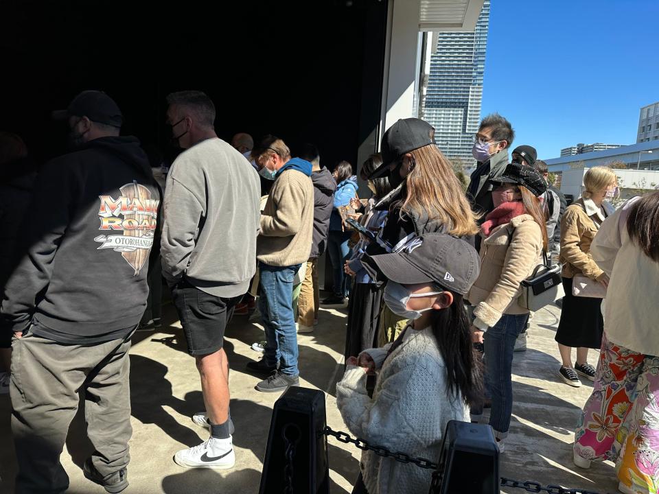 crowd outside of teamlab exhibit