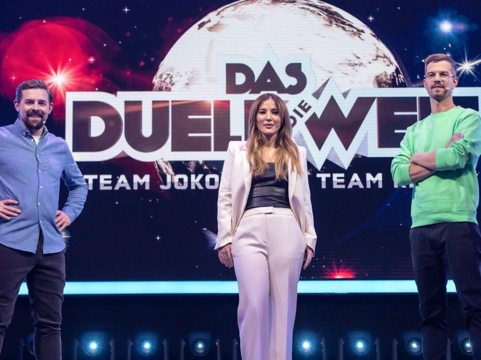 Klaas Heufer-Umlauf, Jeannine Michaelsen und Joko Winterscheidt (v.l.n.r.) kehren an Weihnachten mit "Das Duell um die Welt" auf ProSieben zurück. (Bild: ProSieben/Benedikt Müller)