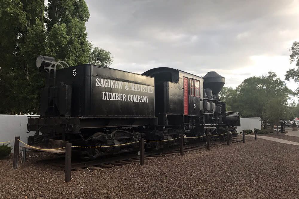 Grand Canyon Railway and Hotel