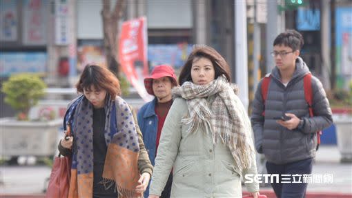 天氣變冷會影響氣血循環帶來水腫問題。（圖／資料照）