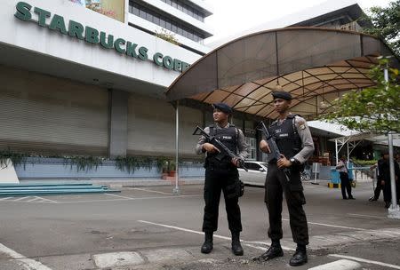 Indonesian police stand guard at the site of this week's militant attack in central Jakarta, Indonesia January 16, 2016. REUTERS/Darren Whiteside