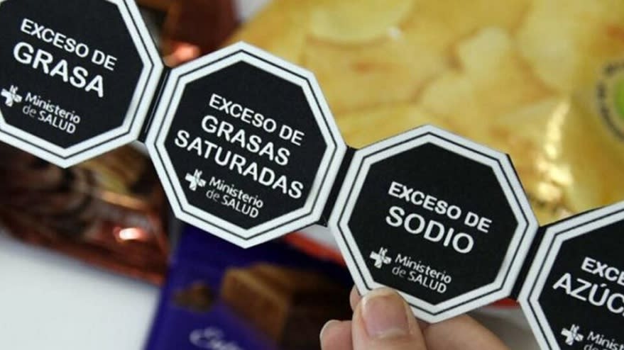 Las empresas deverán comercializar sus productos con el sello octogonal desde este sábado.