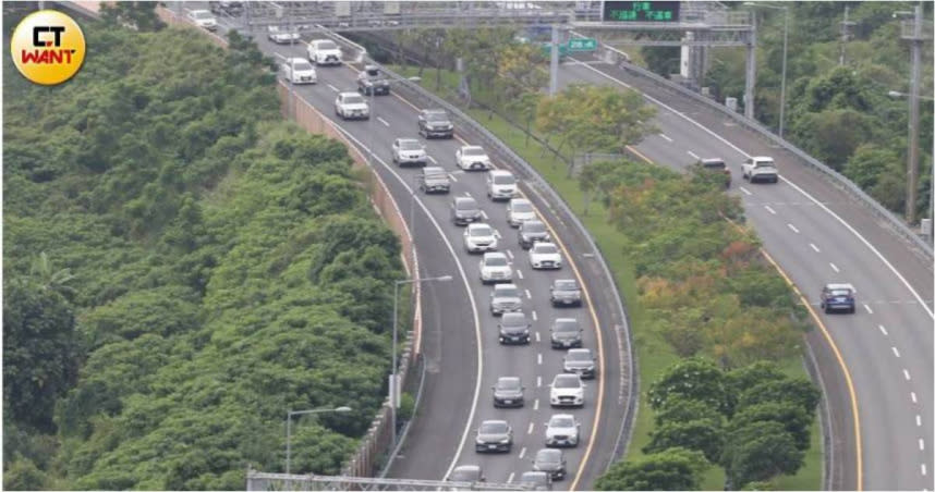 自駕可事先規劃路段，避開車潮。（示意圖／李宗明攝影）