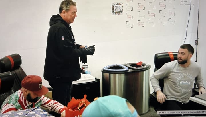 On Hard Knocks, Dan Marino gives the gift of glove.