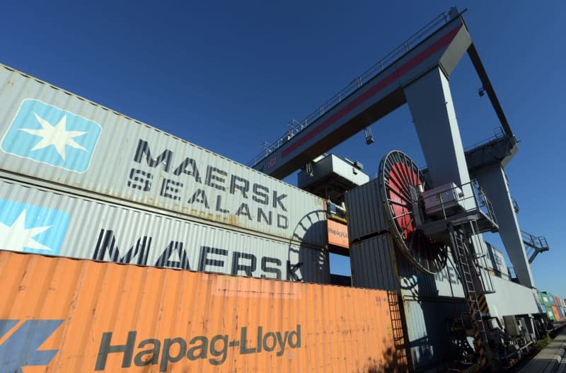 Hapag-Lloyd and Maersk containers at the transshipment terminal.  Global shipping giants Hapag-Lloyd and Maersk have struck a partnership deal to operate some of their ships as a joint fleet in the future, the companies announced on 17 January. picture alliance / dpa