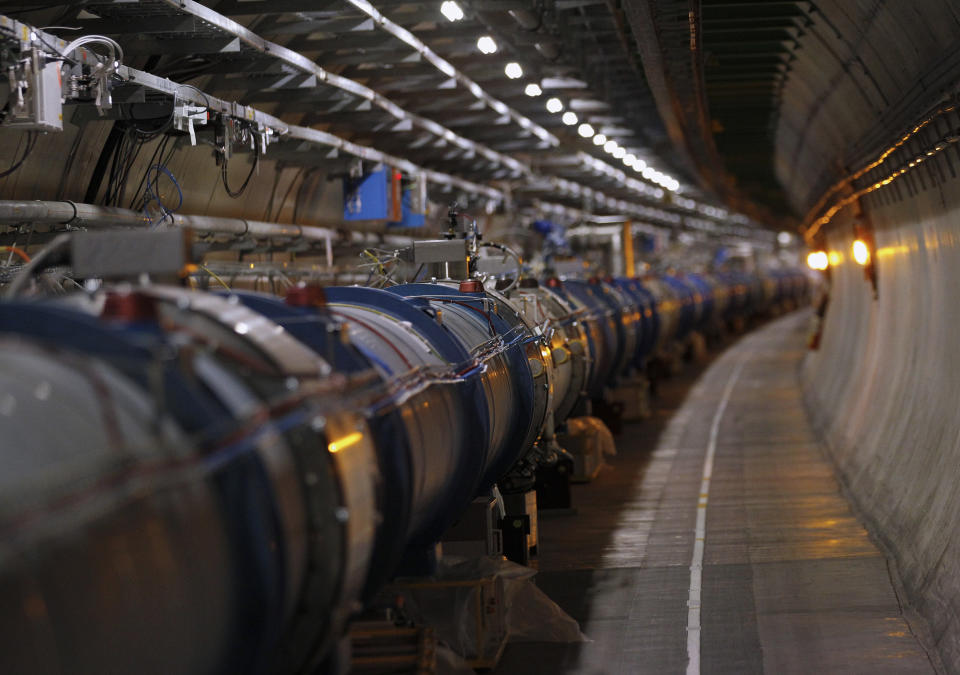 Der Large Hadron Collider am Kernforschungszentrum CERN: Insgesamt ist der Tunnel, in dem die Experimente durchgeführt werden, 26 Kilometer lang. (Bild: Reuters / Denis Balibouse)