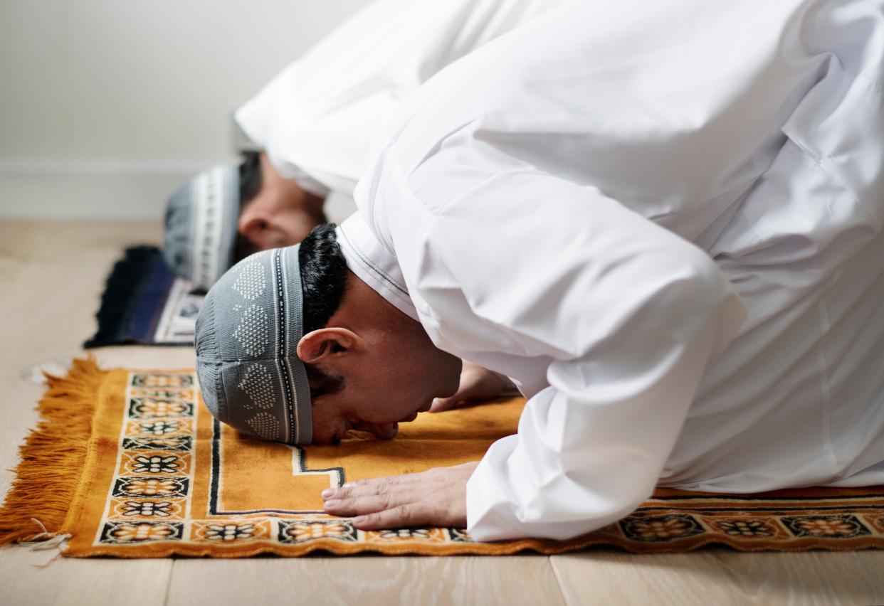 Muslim men praying during Ramadan (Getty Images/iStockphoto)