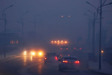 Cars drive through the thick haze on a cold polluted morning in Ulaanbaatar, Mongolia January 19, 2017. REUTERS/B. Rentsendorj