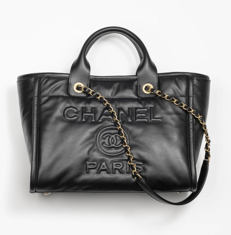 CHANEL手袋｜秋冬黑金新袋Top8！CHANEL 22價位再上高峰突破7萬、Jennie率先加持Hobo Bag