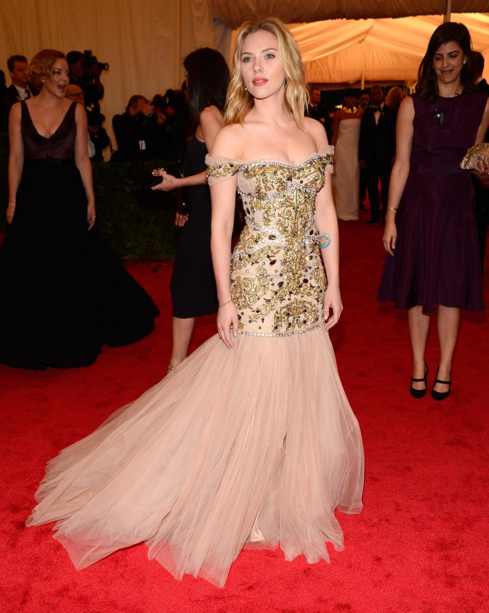 <h1 class="title">Scarlett Johansson in Dolce & Gabbana, 2012</h1><cite class="credit">Photo: Getty Images</cite>