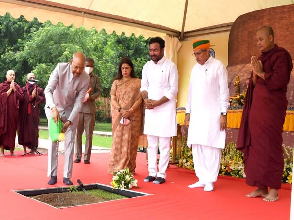 President Ram Nath Kovind planting a sapling of Bodhi tree (Pic Credit: Rashtrapati Bhavan Twitter)