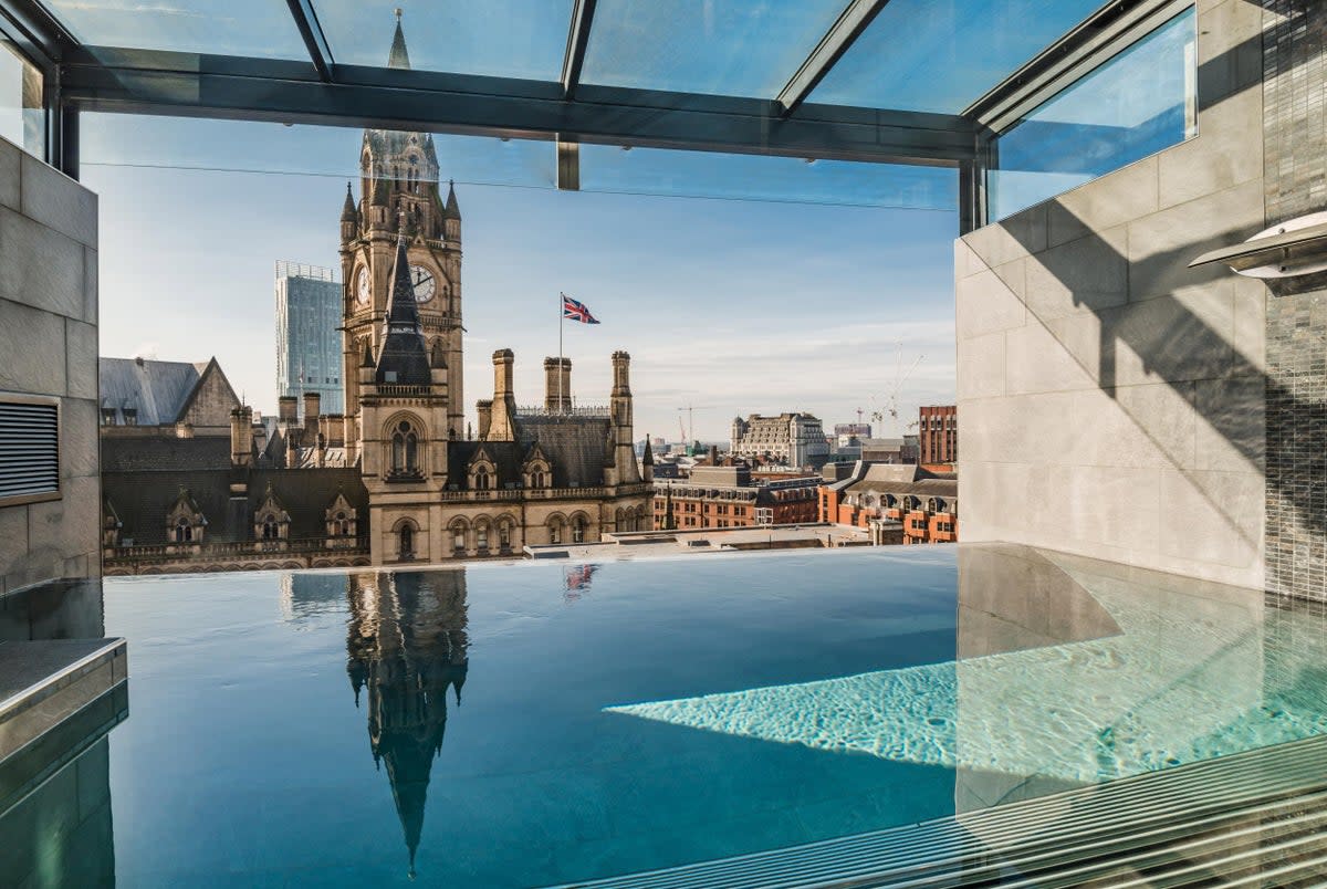 King Street Townhouse boasts an infinity pool on the seventh floor, plus relaxation rooms (King Street Townhouse)