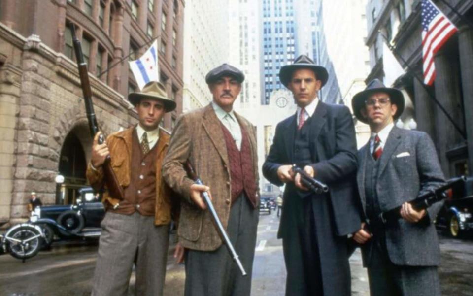 L-R: Andy Garcia, Sean Connery, Kevin Costner and Charles Martin Smith in The Untouchables - Alamy