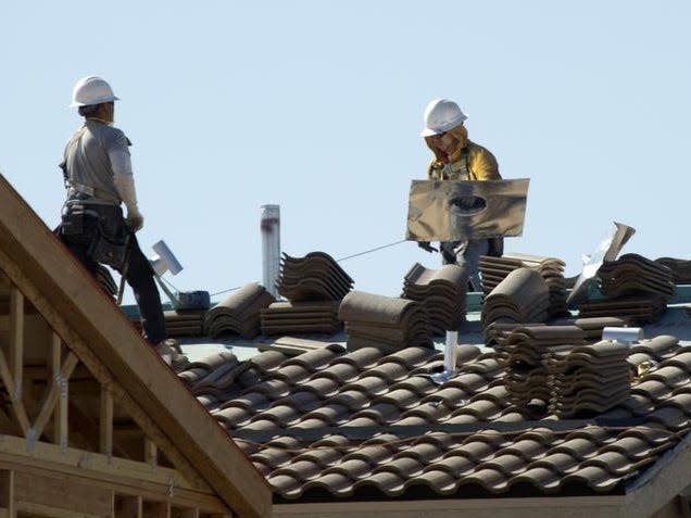 Roofers work on new homes at a residential construction site in the west side of the Las Vegas Valley in Las Vegas, Nevada April 5, 2013.   REUTERS/Steve Marcus 