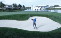 Golfer Tiger Woods hits out of a bunker on the 17th hole during the first round of the Honda Classic golf tournament, Thursday, Feb. 27, 2014, in Palm Beach Gardens, Fla. (AP Photo/Wilfredo Lee)