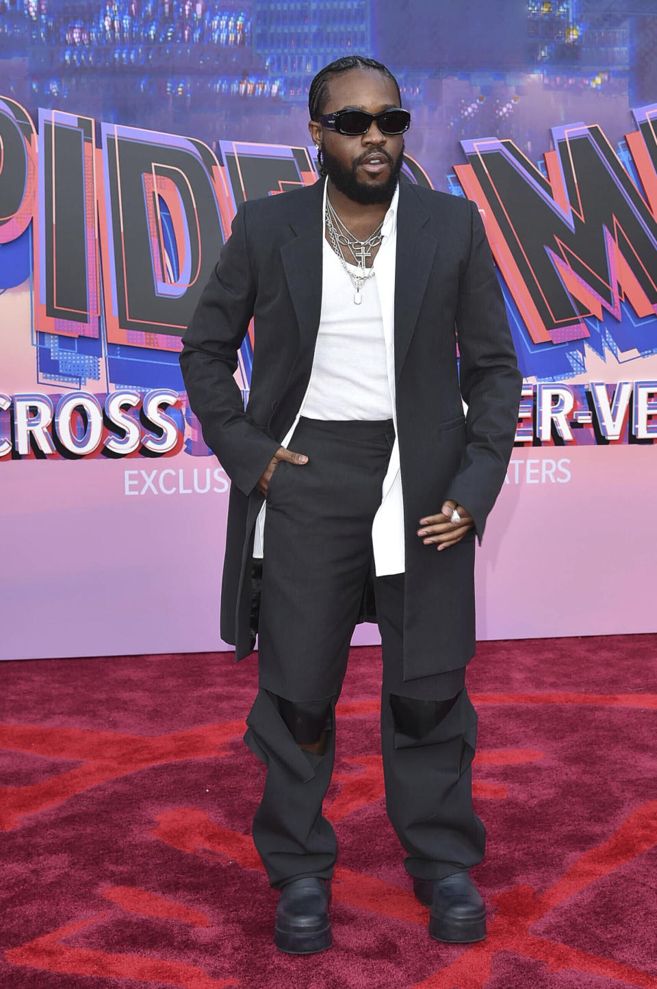 Shameik Moore llega al estreno mundial de "Spider-Man: Across The Spider-verse" el martes 30 de mayo de 2023, en Regency Village Theatre en Los Angeles. (Foto Richard Shotwell/Invision/AP)