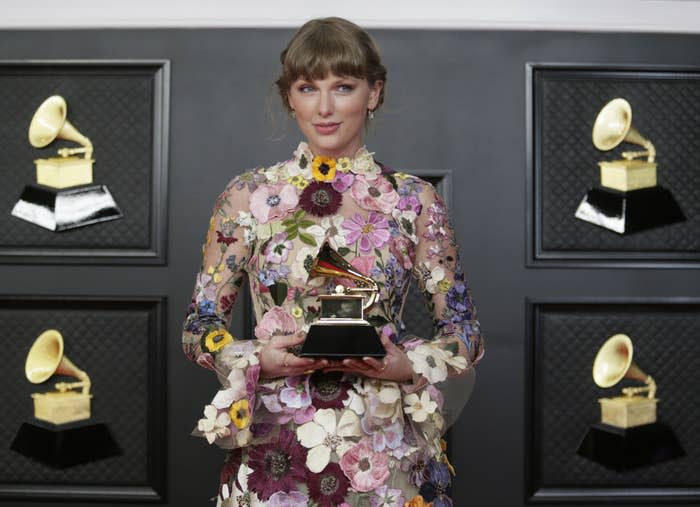 Taylor holding a Grammy