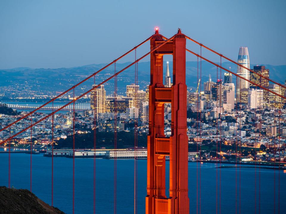 A view of the San Francisco skyline, showcasing the Golden Gate Bridge and the Salesforce Tower.