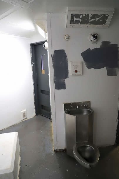 PHOTO: A cell in need of repairs at the Metropolitan Correctional Center (MCC) in New York City. (Office of the Inspector General/Dept. of Justice)