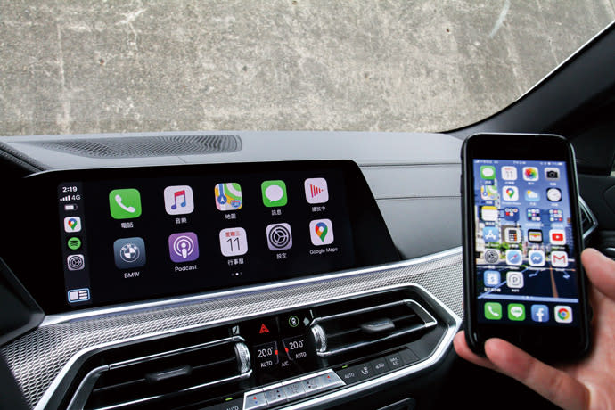 BMW車廠特有的無線式Apple CarPlay手機鏡像裝置。