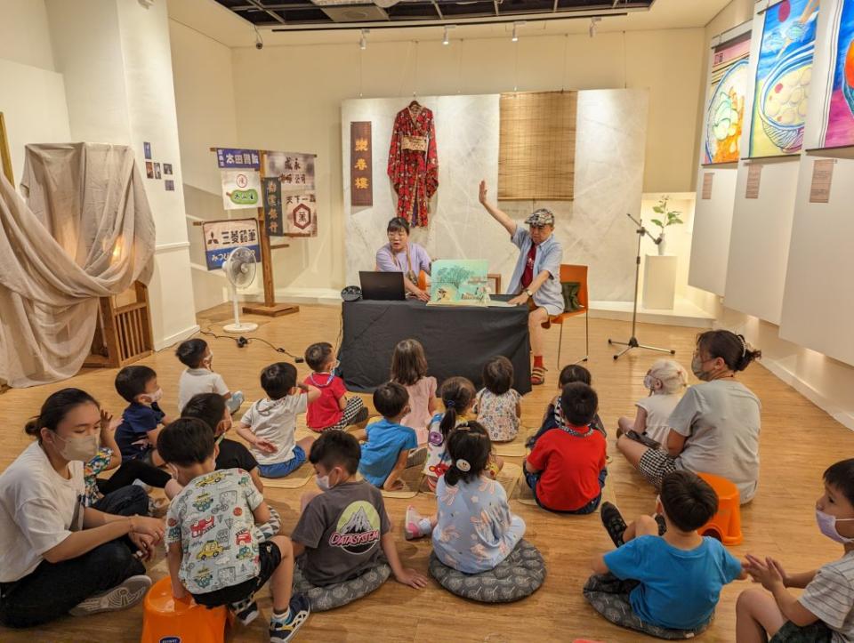 台南生活美學館推出各項社區母語交陪活動，包括台式野餐、聽繪本學母語等。（記者林雪娟攝）