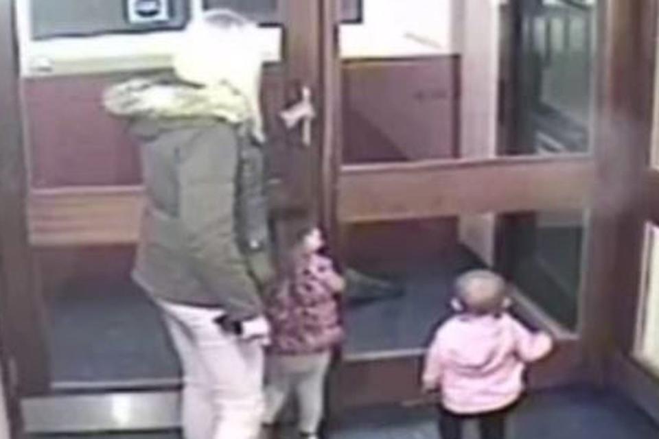 Louise Porton on CCTV with her two daughters (CPS)