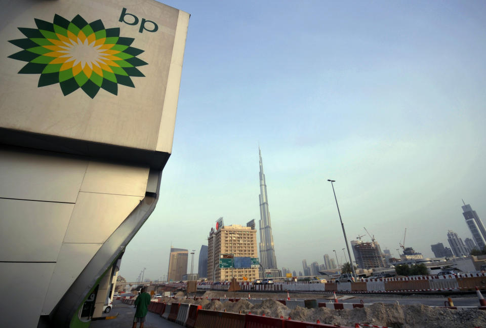 The British Petroleum logo is seen near a petrol station in Dubai with the Burj Khalifa tower in the background July 7, 2010. BP's Chief Executive Tony Hayward met officials from Abu Dhabi on Wednesday as prospects for fresh investment and progress toward closing a leaking U.S. oil well lifted the company's battered shares. REUTERS/Jumana ElHeloueh (UNITED ARAB EMIRATES - Tags: ENERGY BUSINESS POLITICS)