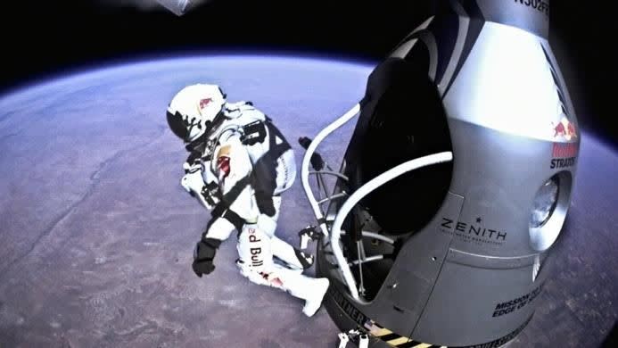 Felix Baumgartner身著類似太空衣一躍而下。（圖／由Red Bull提供）