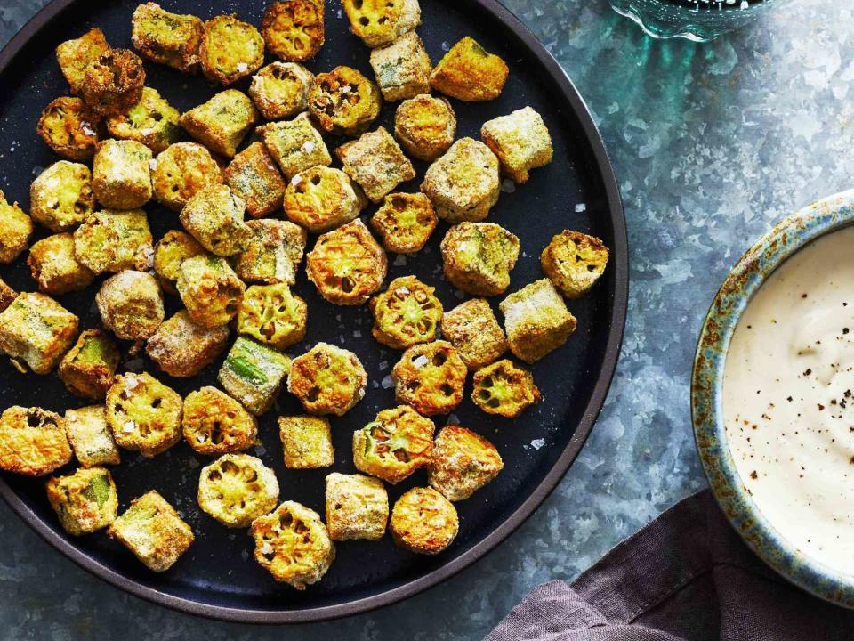 air fryer okra on a black plate