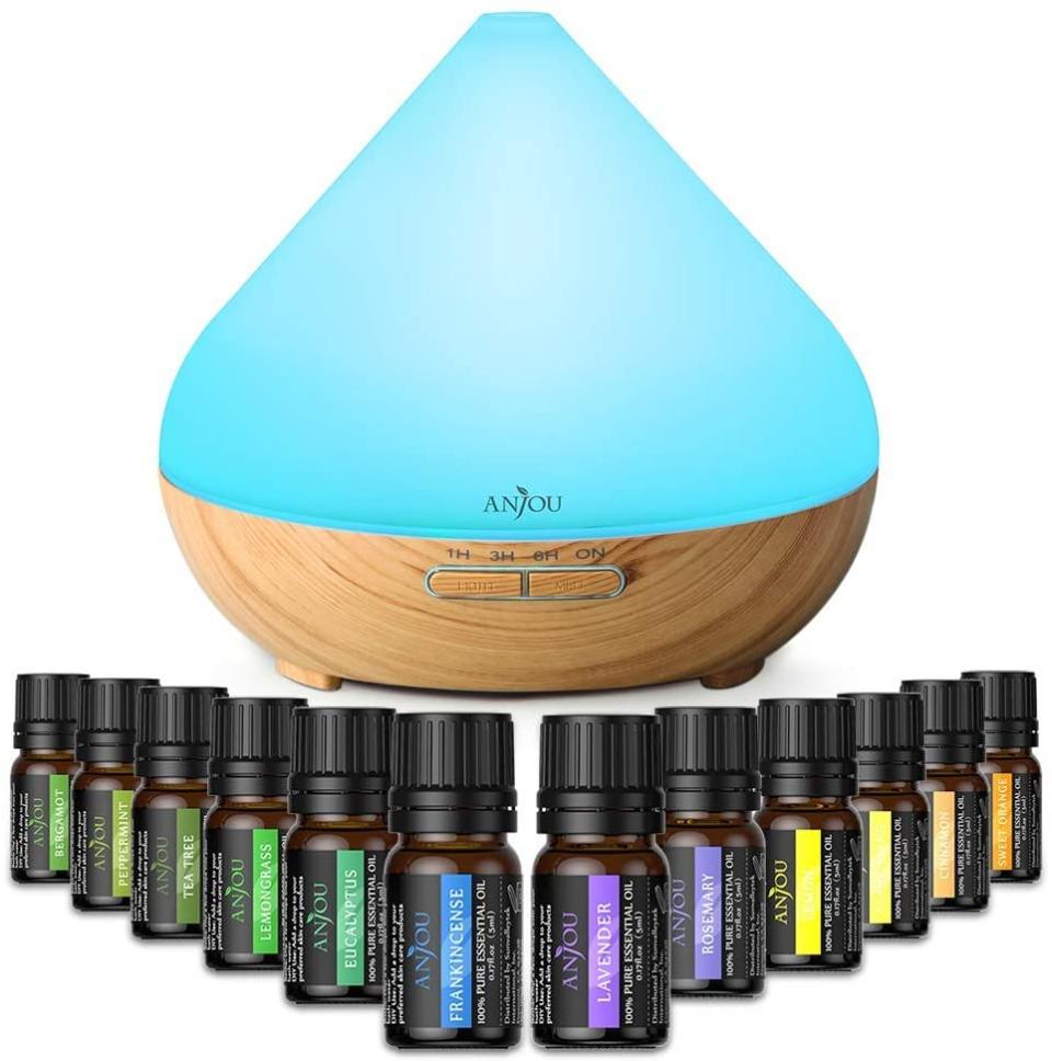 Anjou Essential Oil Diffuser Set (Photo via Amazon)