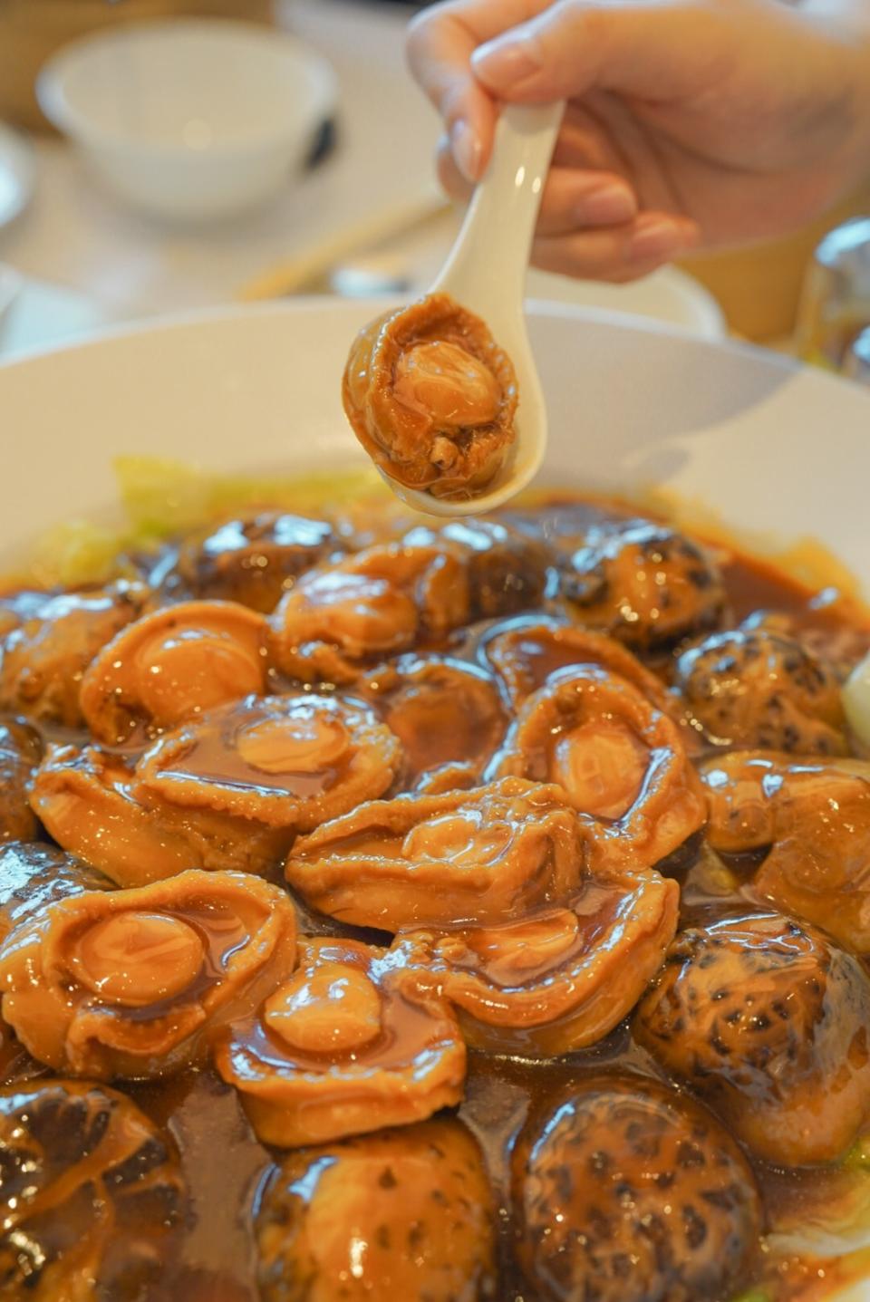 美心皇宮的粵菜也是一絕，由中菜總廚蔡偉平師傅監製。