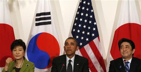 U.S. President Barack Obama holds a tri-lateral meeting with President Park Geun-hye of the South Korea (L) and Prime Minister Shinzo Abe of Japan (R) after the Nuclear Security Summit in The Hague March 25, 2014. REUTERS/Kevin Lamarque