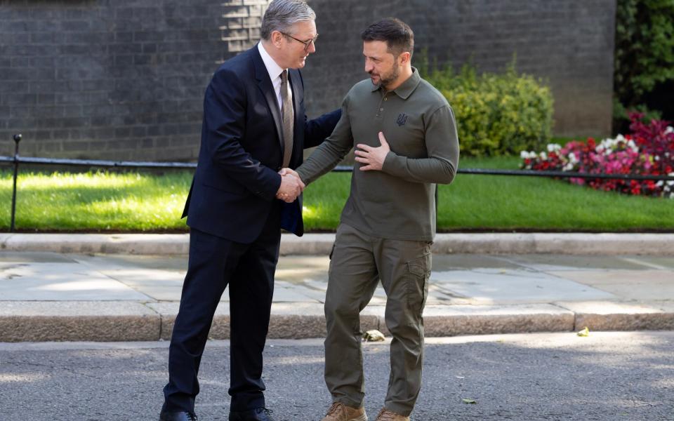 Volodymyr Zelensky arrives at Downing Street to meet with Keir Starmer and address Cabinet