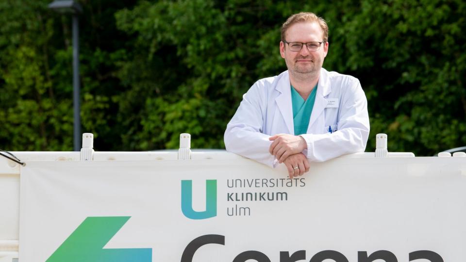 Der Internist Dominik Buckert arbeitet als Oberarzt in einer Spezialambulanz für Covid-Spätfolgen an der Uniklinik Ulm.