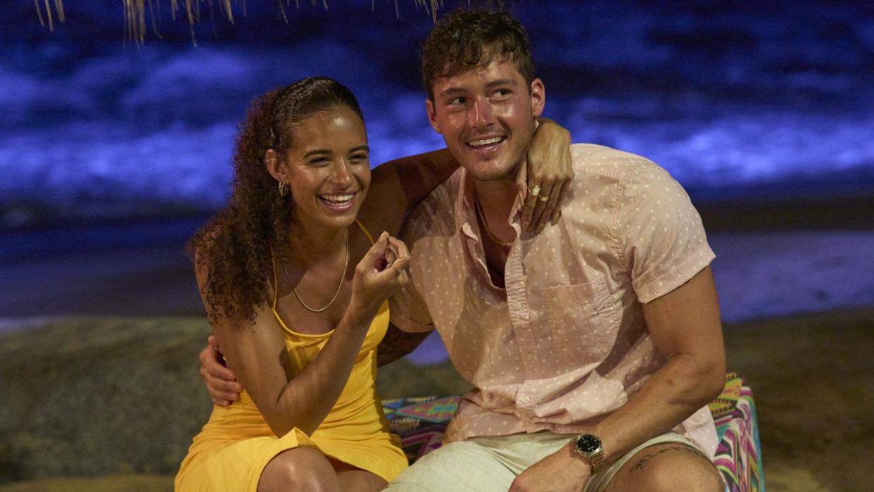  Olivia Lewis and John Henry Spurlock on Bachelor in Paradise. 