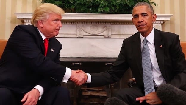 obama-trump-finger-cross-photoshop