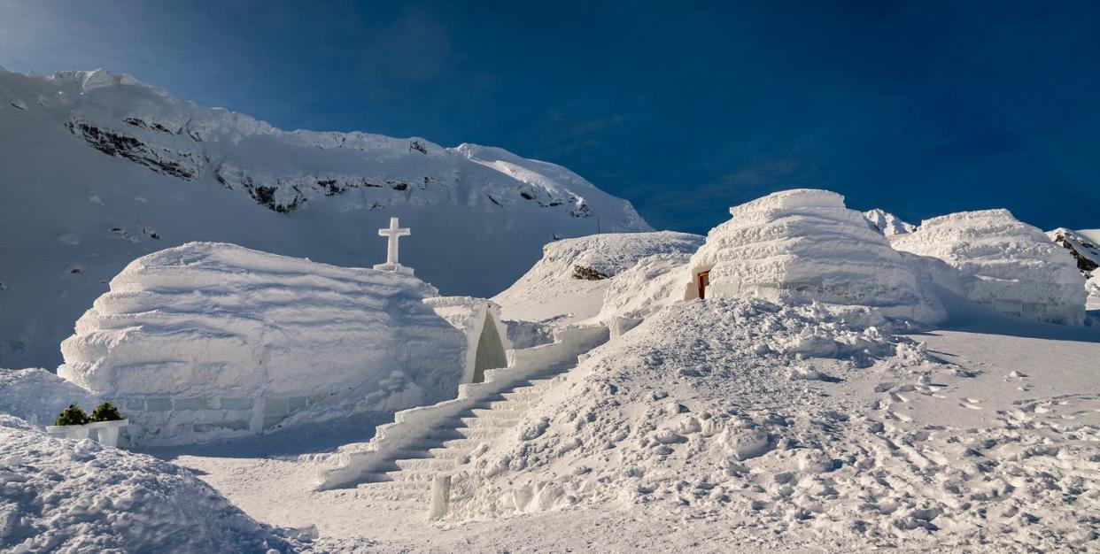 romania ice hotel