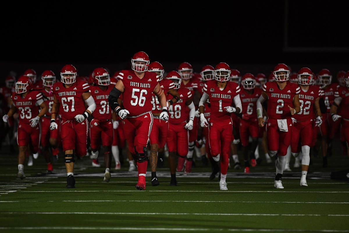 When does South Dakota football play? Time, stream, TV for Coyotes vs