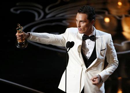 Matthew McConaughey accepts the Oscar for best actor for his role in "Dallas Buyers Club" at the 86th Academy Awards in Hollywood, California March 2, 2014. REUTERS/Lucy Nicholson