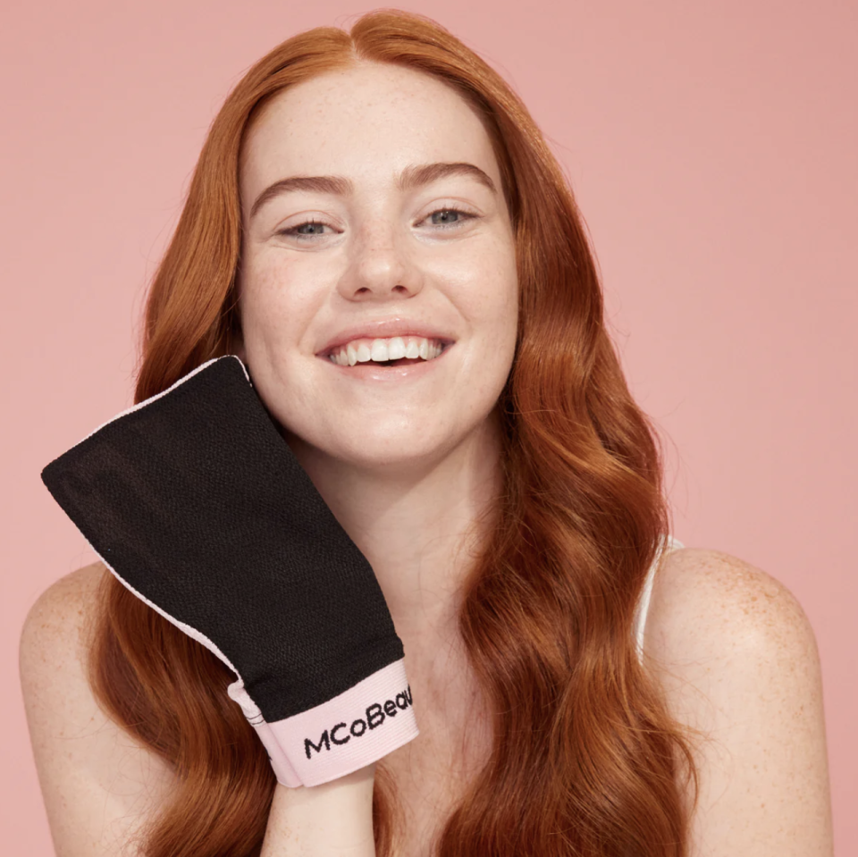 MCoBeauty Exfoliating Glove Body Glow