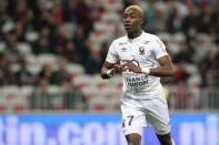 <p>RB Leipzig und West Ham United haben nach “Goal”-Informationen jeweils ein Angebot für Yann Karamoh von SM Caen abgegeben. Beide Klubs sind wohl bereit ist, rund zehn Millionen Euro auf den Tisch zu legen, um das Sturm-Talent zu verpflichten. In der abgelaufenen Spielzeit absolvierte der 18-jährige Teenager 35 Ligue-1-Partien und erzielte dabei fünf Tore. (Bild: AP)</p>