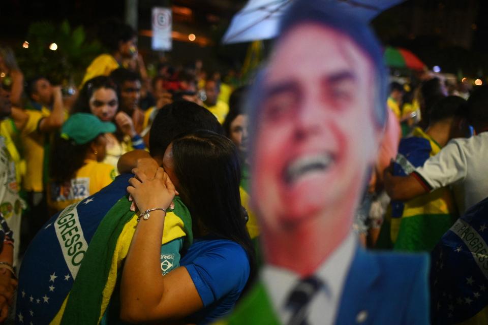Apoiadores de Bolsonaro reagem &#xe0; vit&#xf3;ria de Lula (Lula: ANDRE BORGES/AFP via Getty Images)